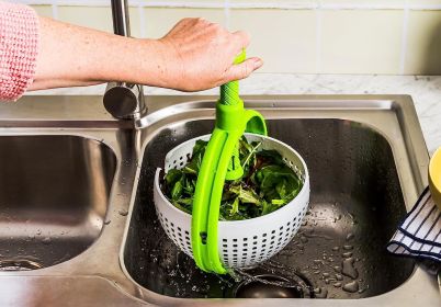 Spina | Easy-To-Use Salad Spinner | Non-Scratch, Nylon Spinning Colander | Lettuce Spinner | Colander with Collapsible Handle |  Green